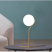 Lámpara de mesa de escritorio de decoración de hierro dorado moderno de luz de mesa de luna 3D